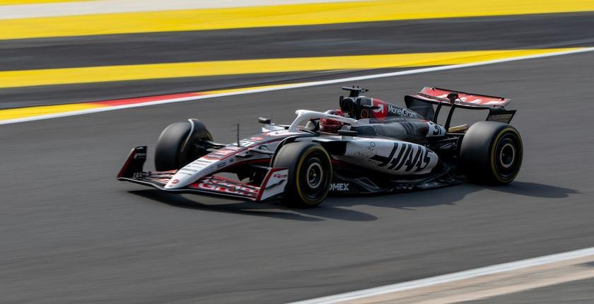 Fans boost Formula 1’s carbon emissions to over one million tons